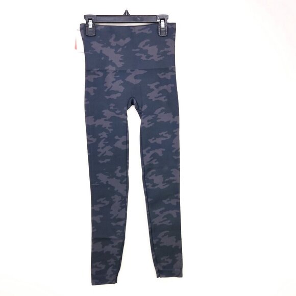 Spanx Legging Black Camo Size Small Look At Me Seamless Slimming Lightweight - Picture 2 of 12